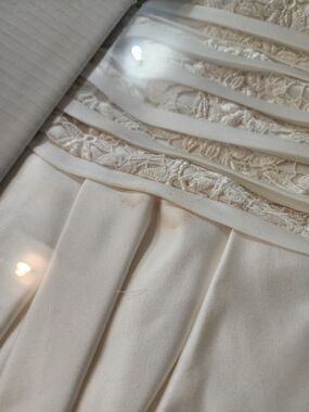 Source Unknown Ivory/Cream Wedding Dress with Lace Bodice